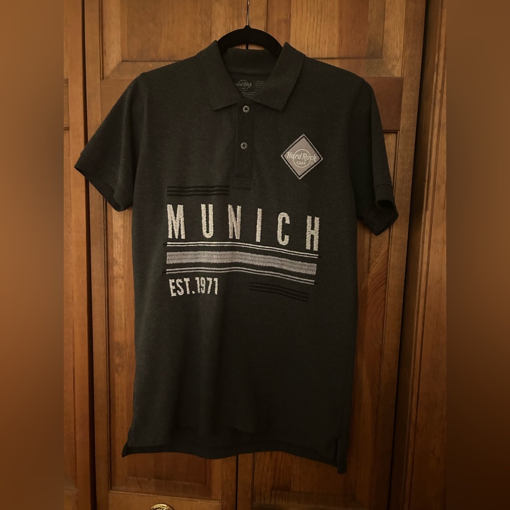 Hard Rock Cafe Men's Approx Sz S/L Grey Embroidered Munich Short Sleeve Shirt